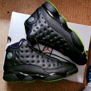Jordan 13,10.5 mens, blqck with electric green on bottom of sole